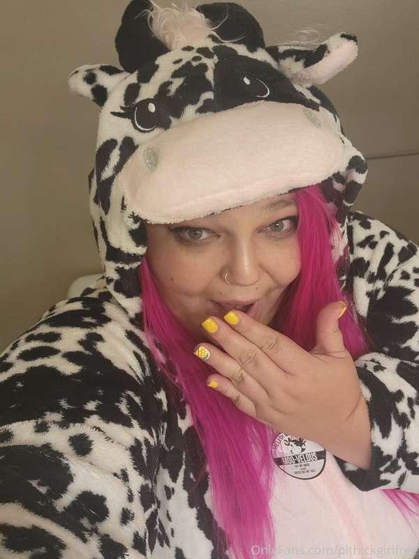 Y'all this onesie 🐄🐄