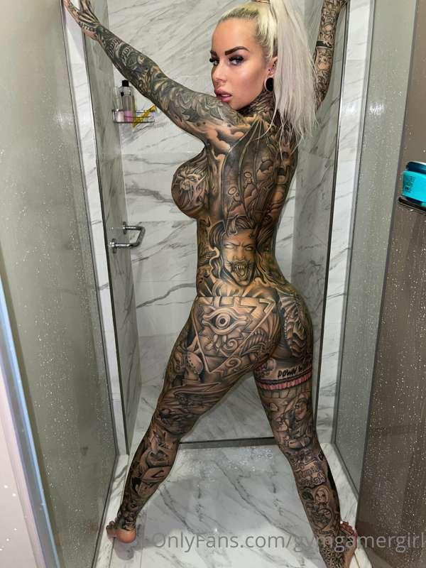 Take a shower with me and rub my titts with oil , thank you ..