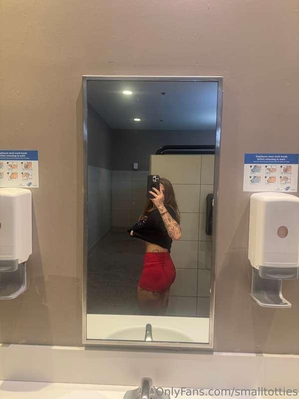 Do you like my outfit? 