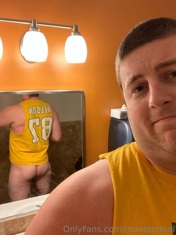 🍑 oops, camera got me before I could put my shorts on. About..