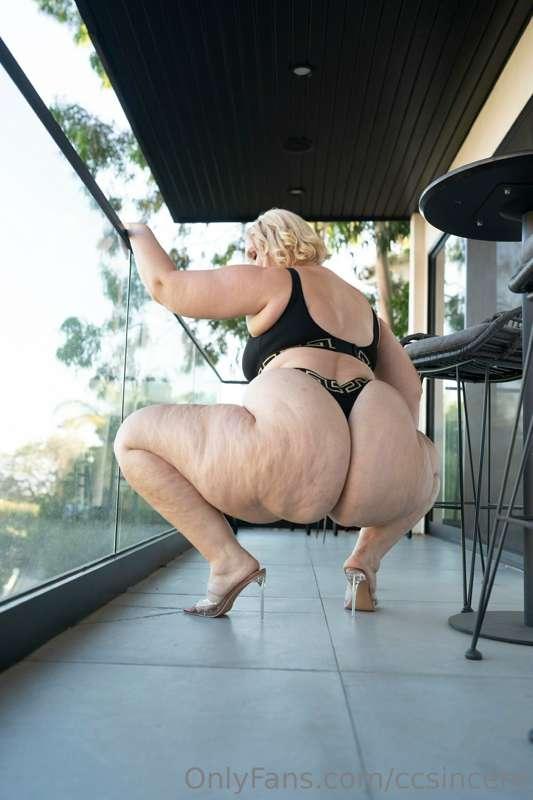 Sneak peak of one of my new professional photos 🎩 if you lik..