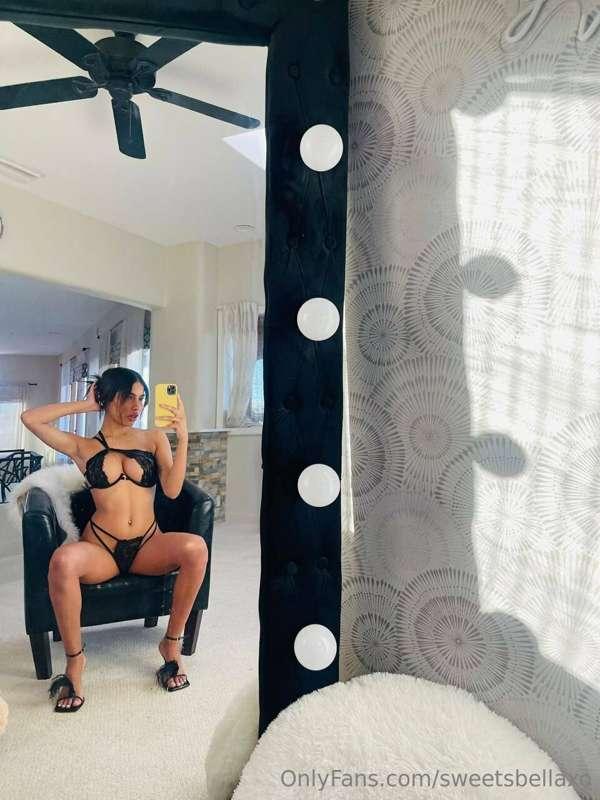 🥂 FRESHLY LEGAL BABE 🍾  Finally! @aurorapillows is FREE 💝 Sh..