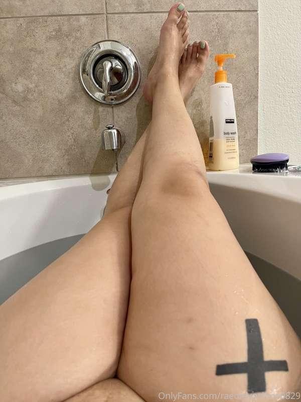 Getting some me time this Friday night 💋🛀