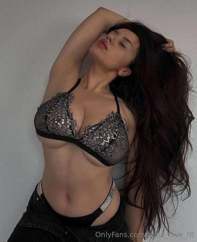 Lustful doll @ksenia_leoni WITH A CREAMY PUSSY🍦💘 Text her @k..