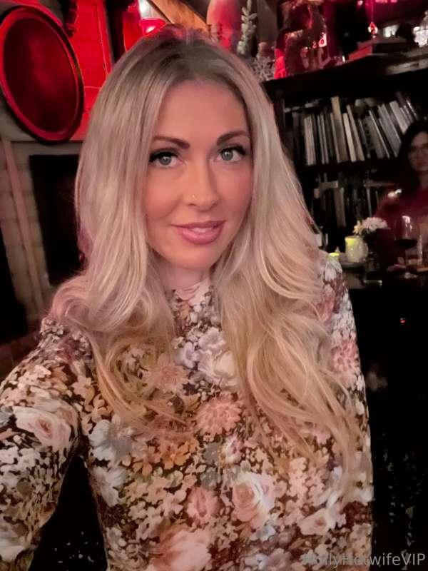 hollyhotwifevip image #0