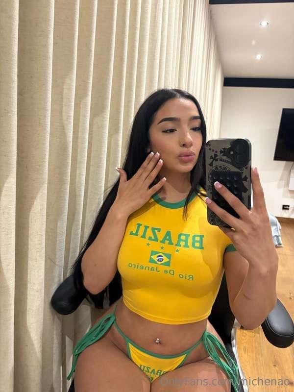 How would you want to kiss me, baby? 😘