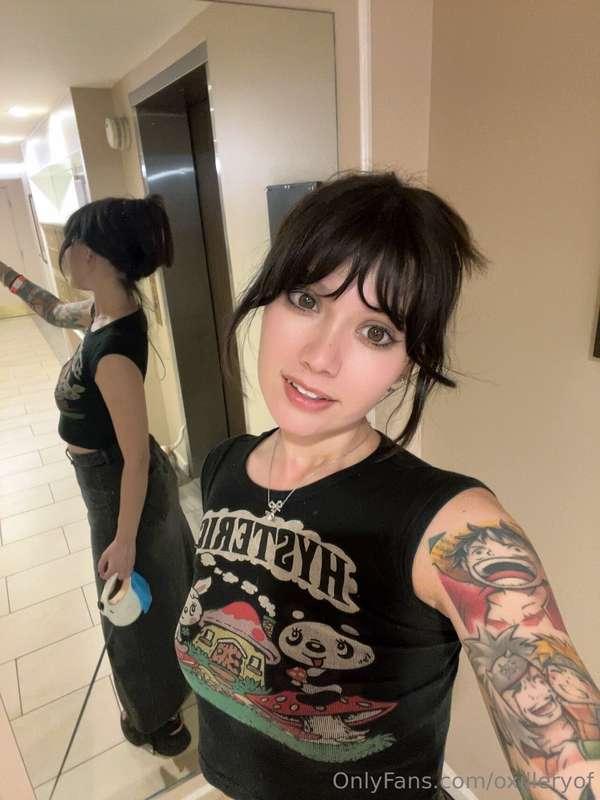 Heyyyyy im active on my main page @oxillery !!! Lets chat 😜