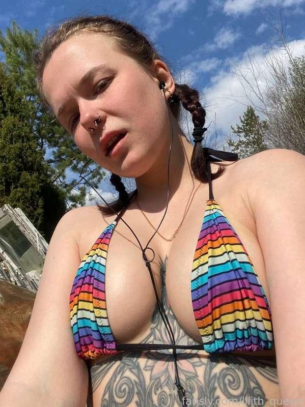 May is finally here, which means it’s time to get outside and enjoy the warmer weather! Let’s play catch up on all the fun we missed out on by staying cooped up inside over the winter ☀🤭



◾️ #lilithqueen #selfie #swimsuit #life #girl #gfe #natural #aboutme #outdoor #lifestyle ◾️