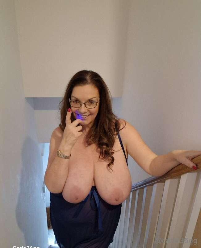 Let me help you with your hard cock this evening 🍆💌