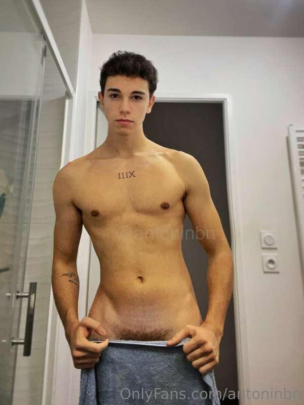 Should I remove my towel? 😇