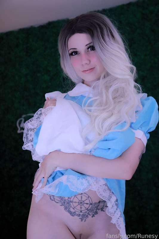 Hey guys im doing a cosplay today at 9pm pacific time on cb :) I might suck at replying to messages today because im editing the photos and it took awhile longer than expected. 