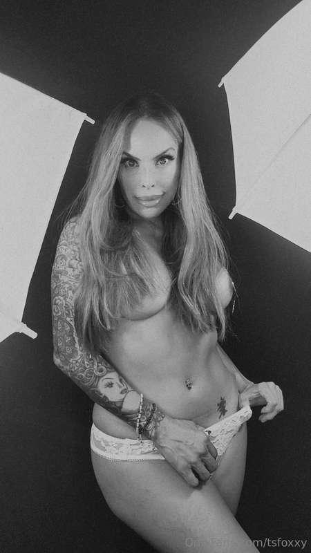 More naughty pictures and videos on my VIP page @foxxy702 💋