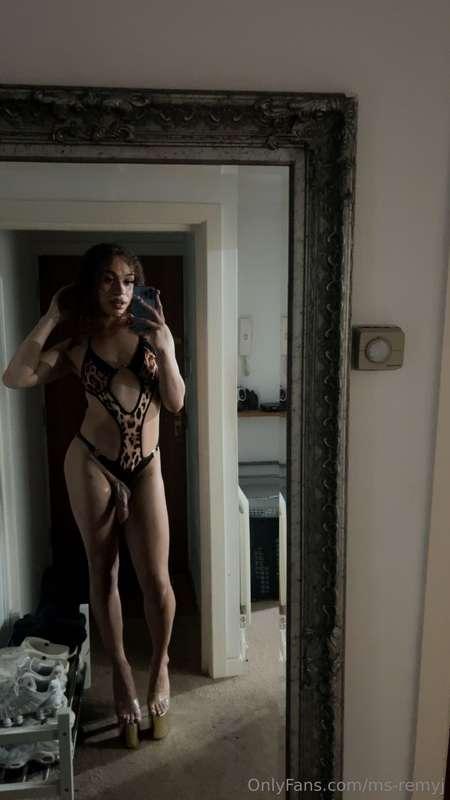 You walk in and im like this in the door way... what happens..