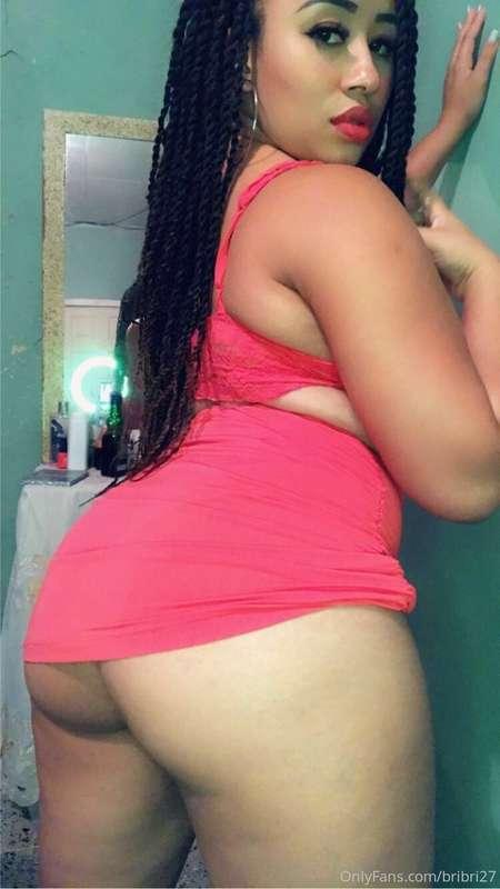 She don’t ware no underwear 😈