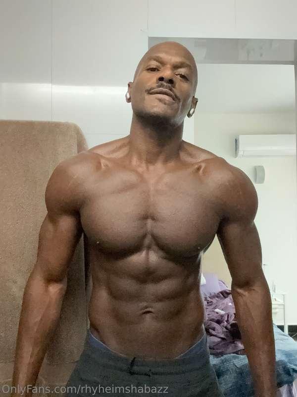 Always a struggle to take a good selfie 🤦🏿‍♂️