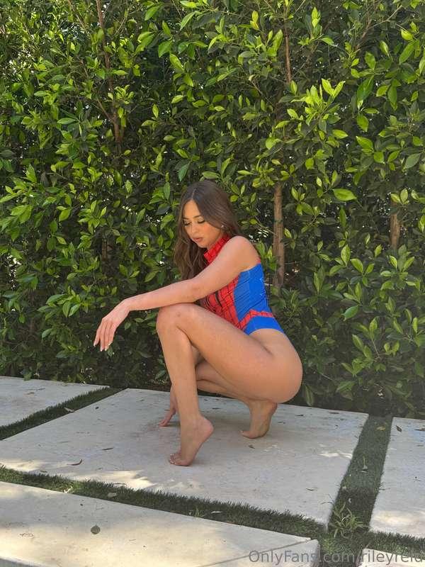 Cosplaying slutty spidey wifey! Who you want me to cosplay n..