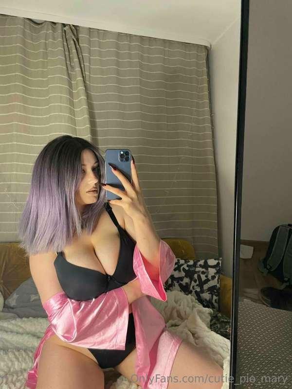 oops, my robe fell a little but it's even sexier🥵
