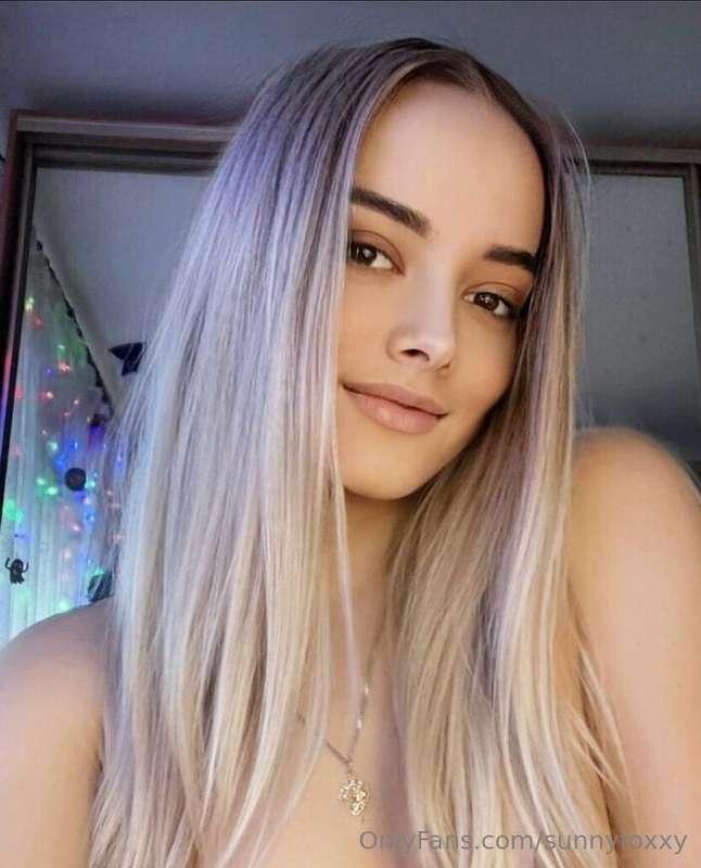 Write to her 👉 @lolly_jully_x , she is online now 🔞
This hot..