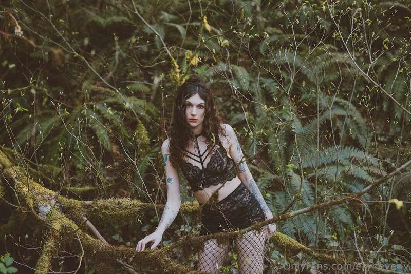 I was a babe in the woods in this photoshoot with @corwinpre..