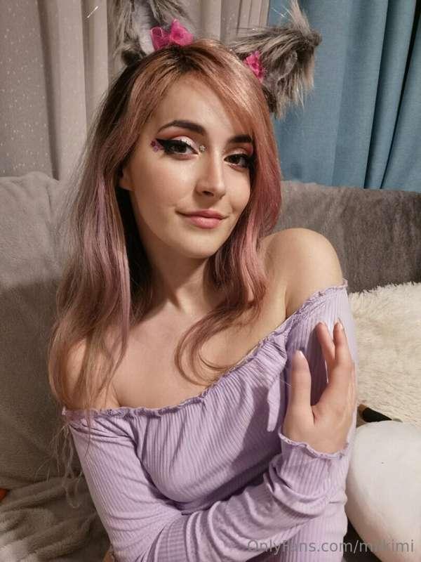 Hei baby! Can I replace the cat with you? 😏🤫