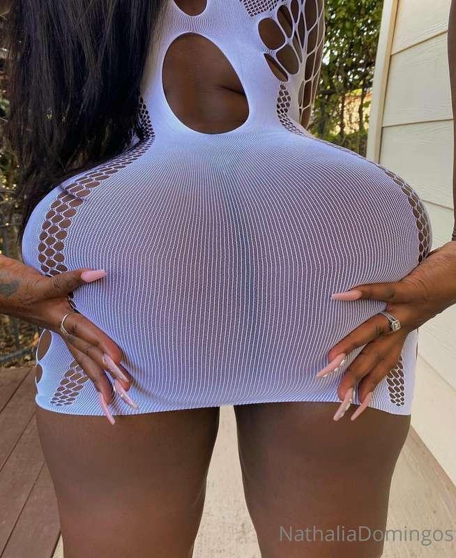 booty too thick 🍑 need a 🍆 to bounce on
