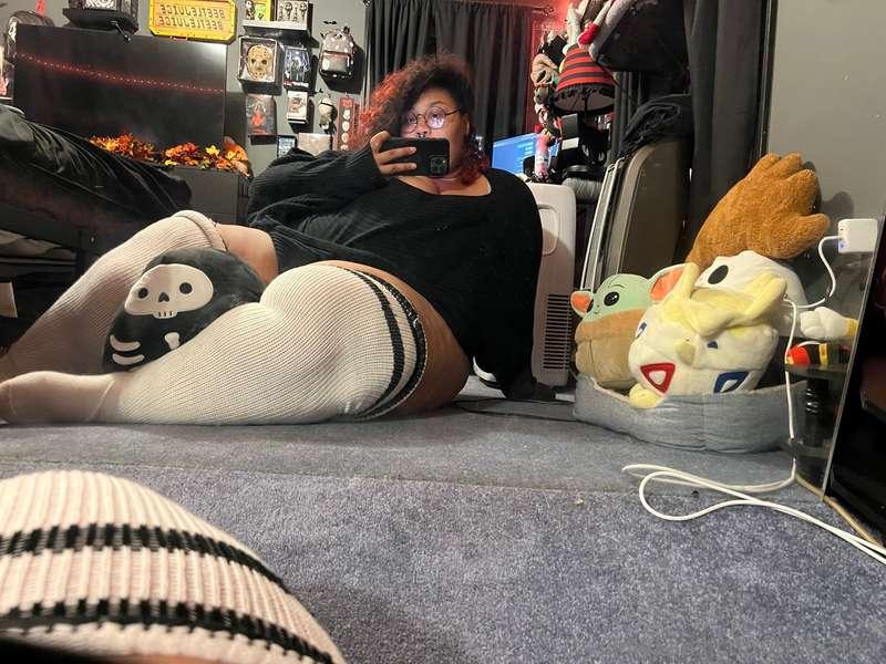 Do you like my big thighs papi? 