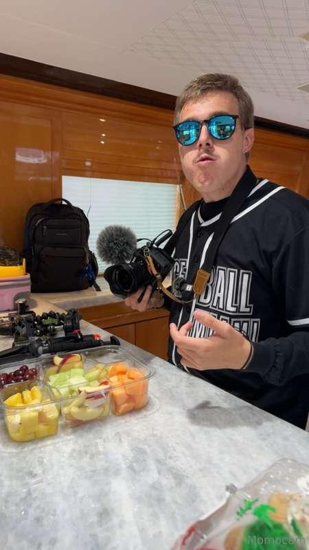 I F*CKING LOVE PINEAPPLE