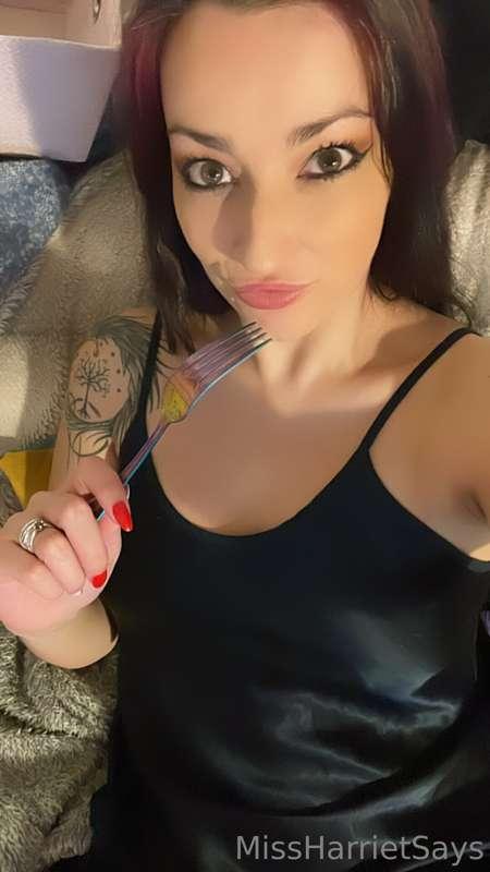 Eating alone tonight 😩 anyone went to keep me company? Xx