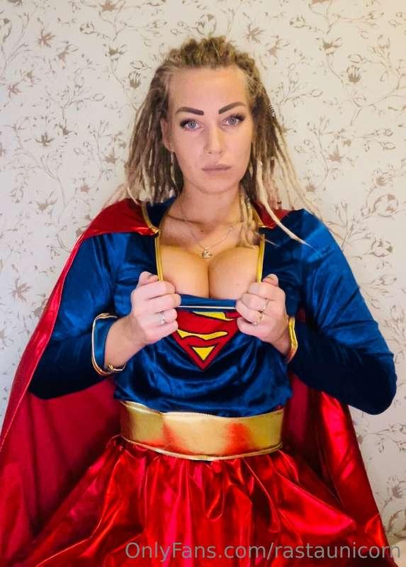 Let me be your hero baby😻