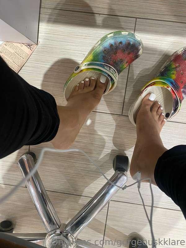 Would You Cum On My Toes ? They White 🥺