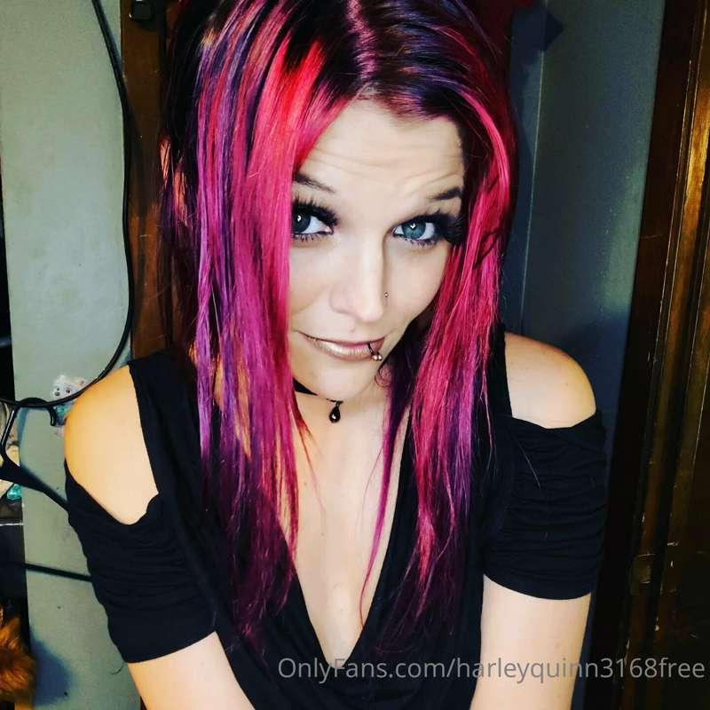 Sneak peak hex girl