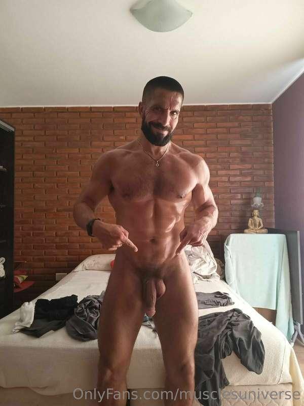 Hot @bulltovich 💥 has a bid dick... he is 21x6 of pure argen..