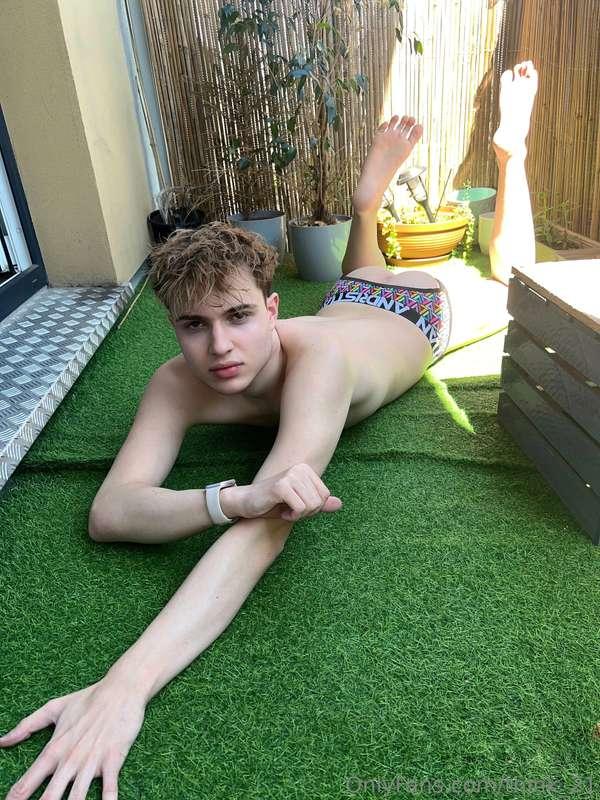 What would you do when see me like that in your garden?🪴🍑