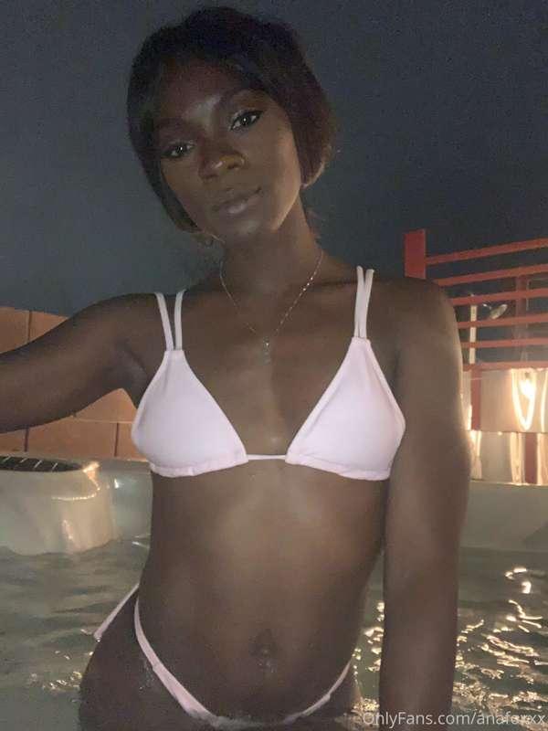 Hot tub fuck? 🙈 