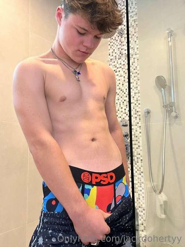 Bet you can’t stop staring at the bulge… imagine what happen..