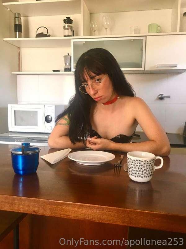 What would you serve your queen for breakfast? You better gi..