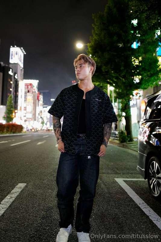 Late night walks hit different when the city lights match yo..