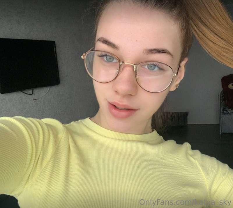 Slutty cutie @killy_martim loves to shake with orgasm while ..