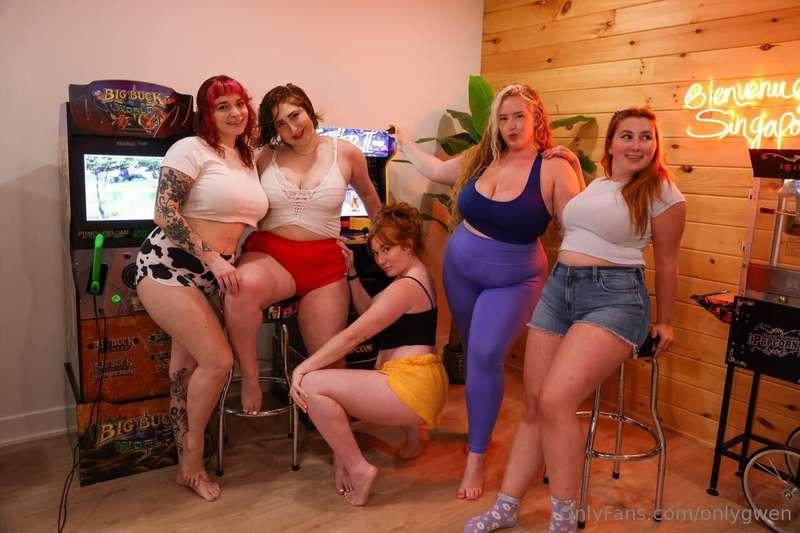 Can we agree this is peak energy? ✨💅@plantgal, @marisappho, ..