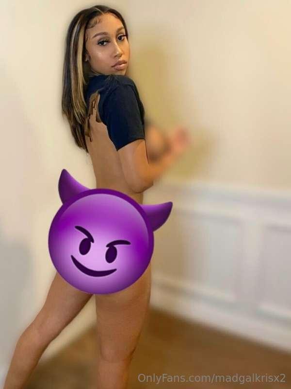 ### PUSSY REVEAL🐱 
in ***ur face*** as i’m making dis ***jui..