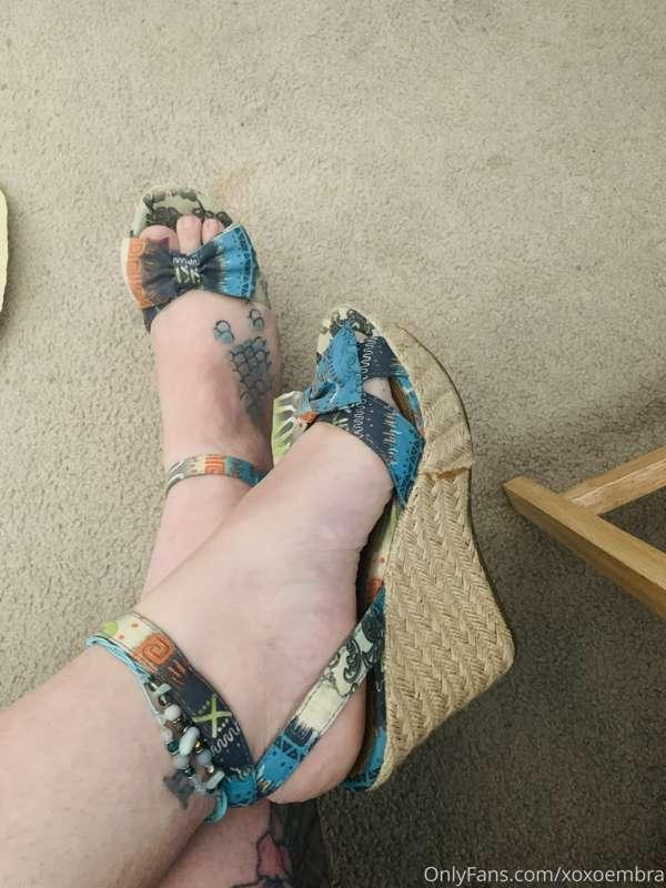 Isn’t this how you like it😈 feet in the air? Cum take these ..