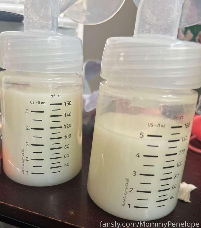 Got milk? 

#breastmilk #pumping #lactation #fetish #taboo #mommy #stepmom #milk #breeding #hucow #lactophilia #lactating #milf