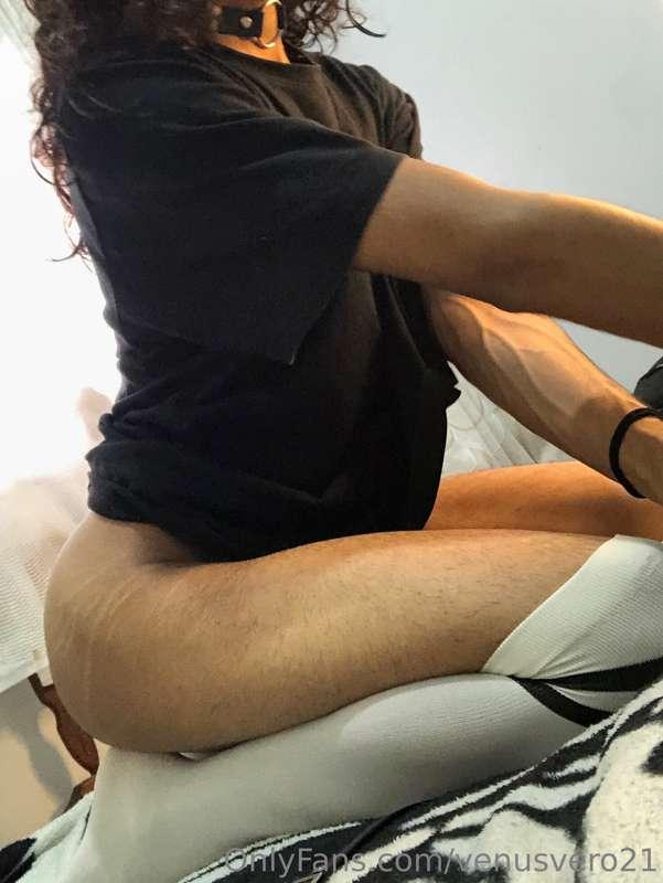 Veins in my arm and waves in my ass, what else for a hot me?