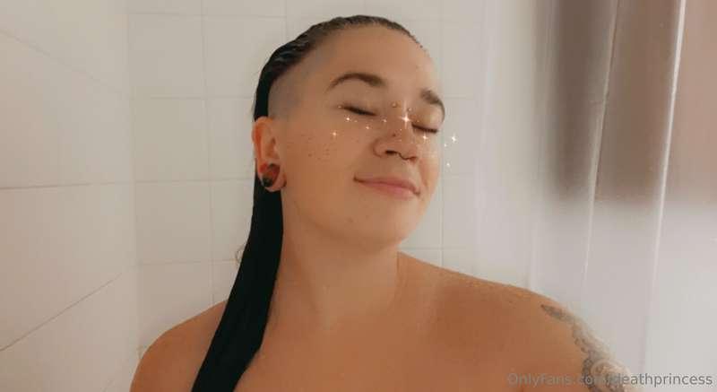 Sorry I’ve been gone babes😩 posting a dump soon😘