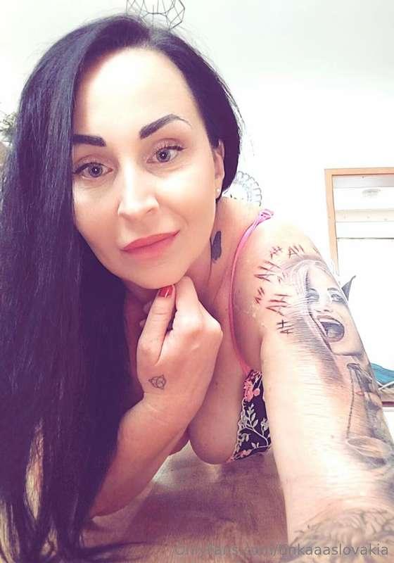 NEZABUDNI ŽE DNES O 20 HOD JE LESBO LIVESTREEM 😈💦 Čakám ťa n..