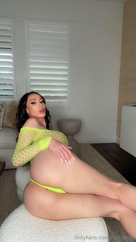 I'm feeling exxxtra naughty tonight😈 DM me and lets have som..