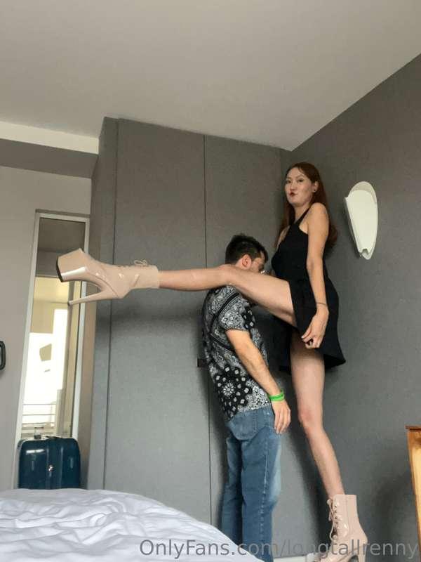He is 176cm😀