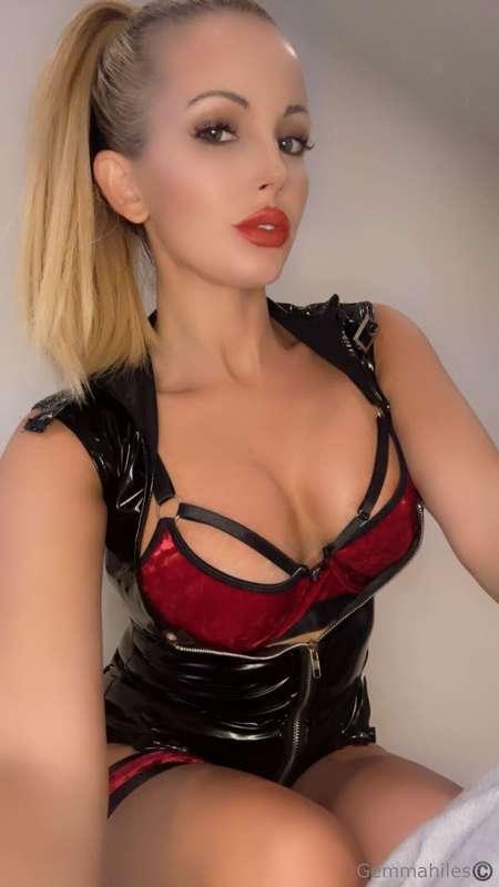 You play by my rules now😏Send $5 and I'll send you something..