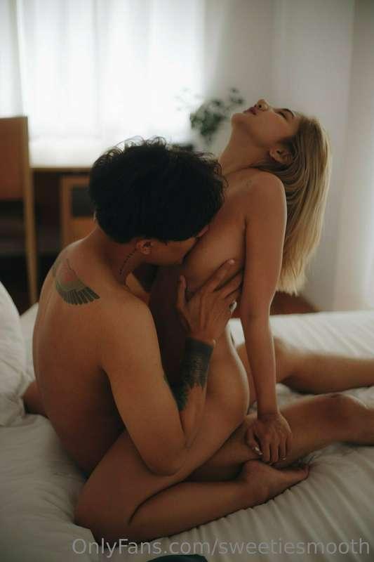 It's a very beautiful erotic image.