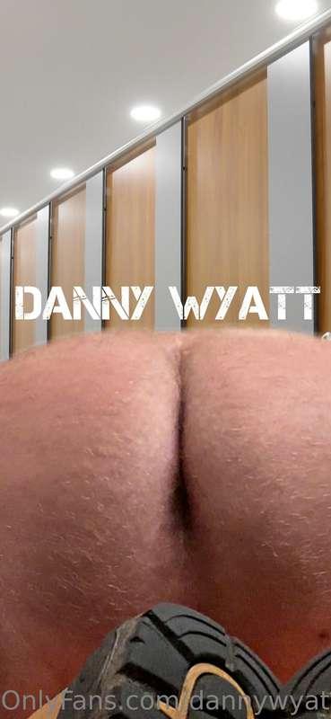 You walk into the public toilets and catch me like this, ass..